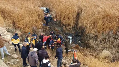 Van-Özalp Yolu’nda Korkunç Kaza: Bataklığa Uçan Araçtaki 5 Kişi Yaralandı