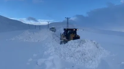 Böyle kar görülmedi: Kalınlık dozeri aşıyor