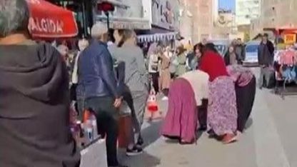 Kadınlar saç başa kavgaya tutuştu: O anlar kamerada