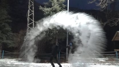 Kars’ta Sibirya Soğukları Etkili: Sıcak Su Havada Dondu, Araçlar Çalışmadı