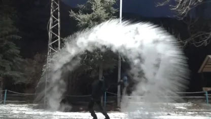 Kars’ta Sibirya Soğukları Etkili: Sıcak Su Havada Dondu, Araçlar Çalışmadı