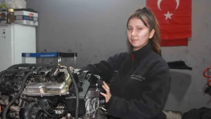 Sanayinin tek kız çırağı: 17 yaşındaki Dilem, hayalinin peşinde koşuyor