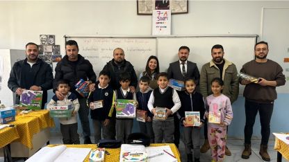 Yüksekova’da 16 okula 440 farklı eğitim ve zeka oyunu seti ile kırtasiye malzemesi hediye edildi