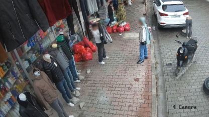 Iğdır’da giyim mağazasından çocukların hırsızlığı kamerada
