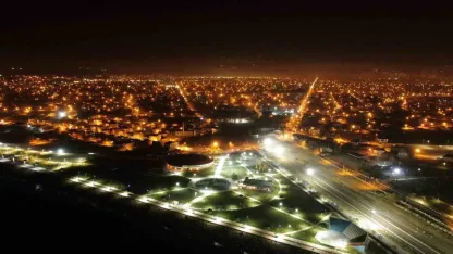 Doğunun İncisi Van: Gece ve Gündüz Büyüleyici Manzaralar Sunuyor