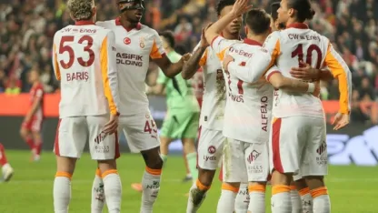 Süper Lig'de 16. Hafta Tamamlandı: Galatasaray Lider, Fenerbahçe Takipte!