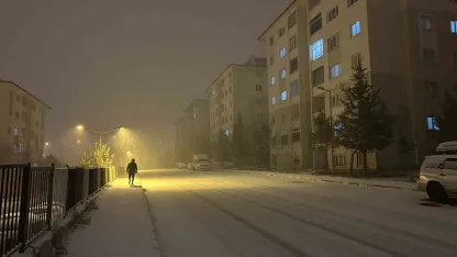 Edremit'te Yoğun Kar Yağışı, Meteorolojiden Kuvvetli Yağış ve Buzlanma Uyarısı
