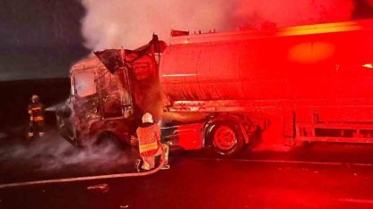 Şırnak’ta seyir halindeki tır alevlere teslim oldu