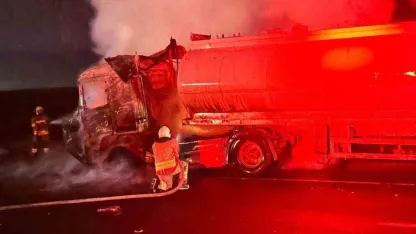 Şırnak’ta seyir halindeki tır alevlere teslim oldu