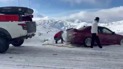 Palandöken’in Zirvesinde Off-Road Kurtarma: Kara Saplanan Sürücünün İmdadına Recep Tepe Yetişti!