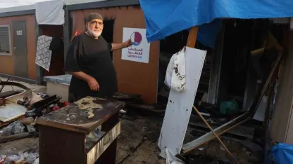 Depremzede yaşlı çiftin yaşadığı konteyner yanarak küle döndü