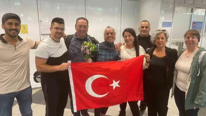 Dünyanın en yüksek 2.dağına tırmanıp tarihe geçen Türk kadın dağcı o anları anlattı