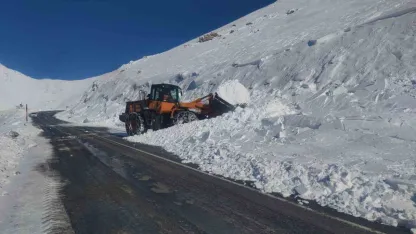 Çığ Nedeniyle Kapanan Van–Bahçesaray Yolu Ulaşıma Açıldı