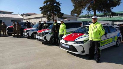 Van’da emniyet bünyesine alınan yeni araçlar törenle teslim edildi