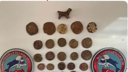 Mardin’de tarihi eser operasyonu: 45 sikke ve hayvan figürlü heykel ele geçirildi