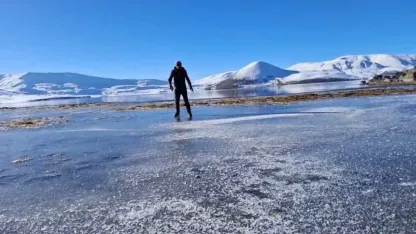 Türkiye’nin En Yüksek Gölü Buzla Kaplandı: Balık Gölü’nde Kış Mesaisi Başladı