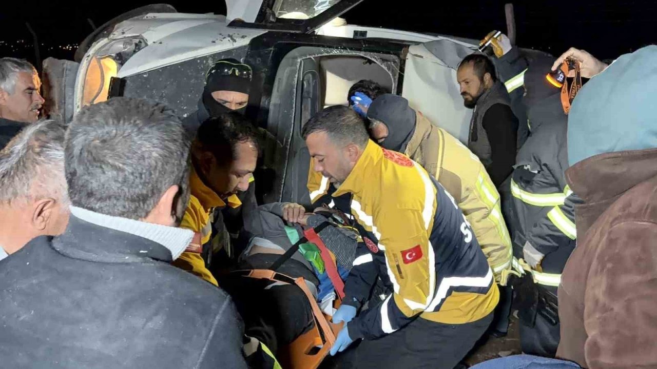 Adıyaman’da minibüs takla atarak devrildi: 4 yaralı