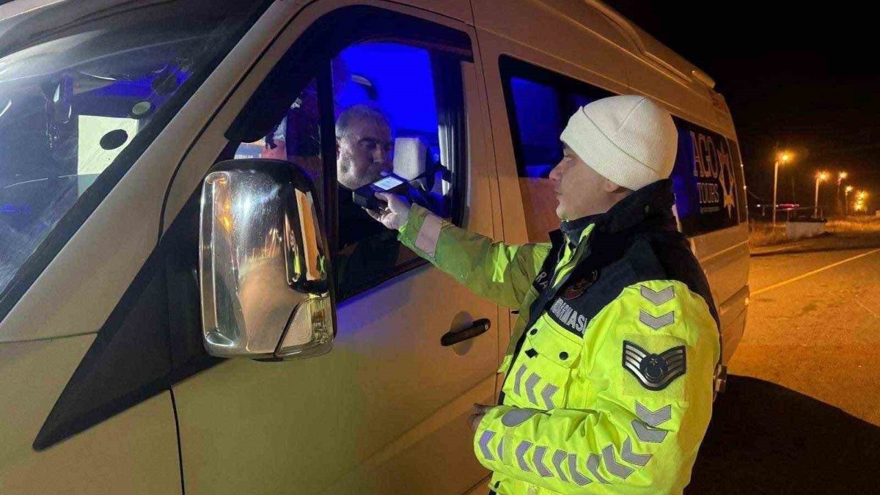 Ağrı’da Kapsamlı Trafik Denetimi: Binlerce Araç Kontrol Edildi, Aranan 5 Kişi Yakalandı