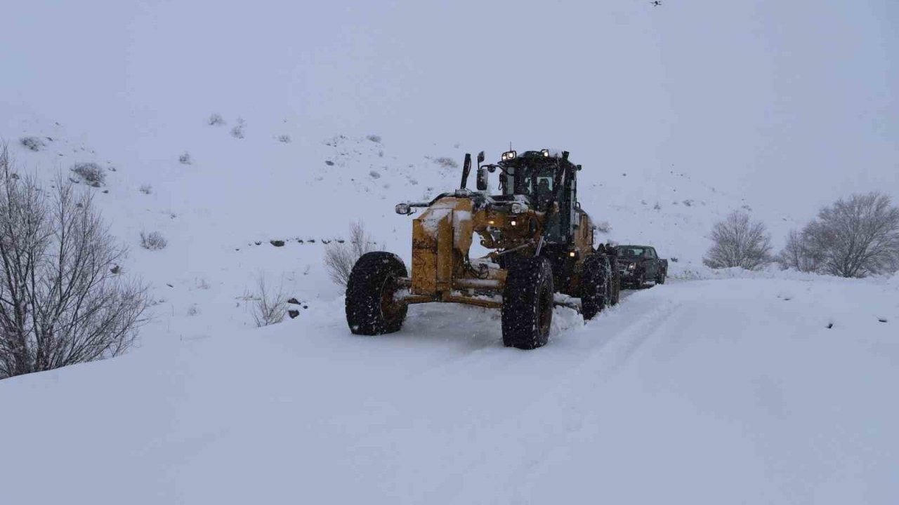 Ağrı’da Kar Esareti: 423 Köy Yolu Ulaşıma Kapandı