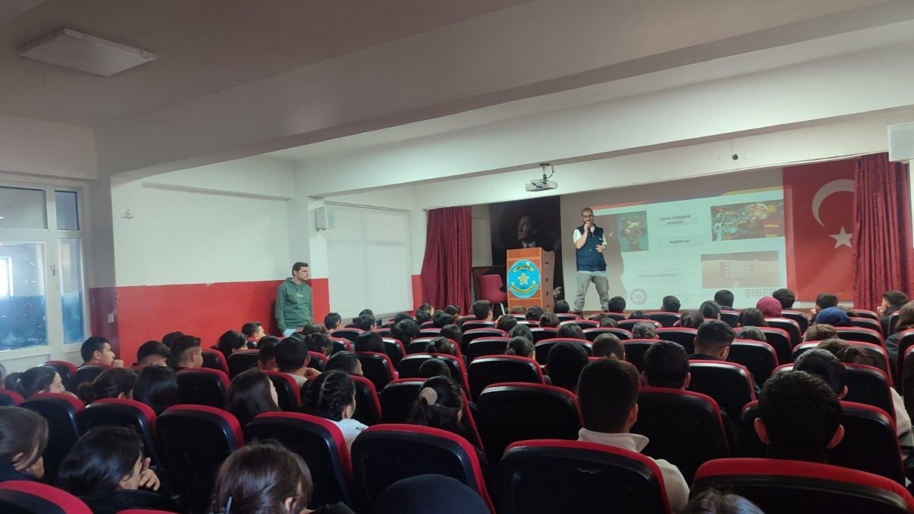 Akyaka’da 300 Öğrenciye Siber Suçlar ve Güvenli İnternet Eğitimi
