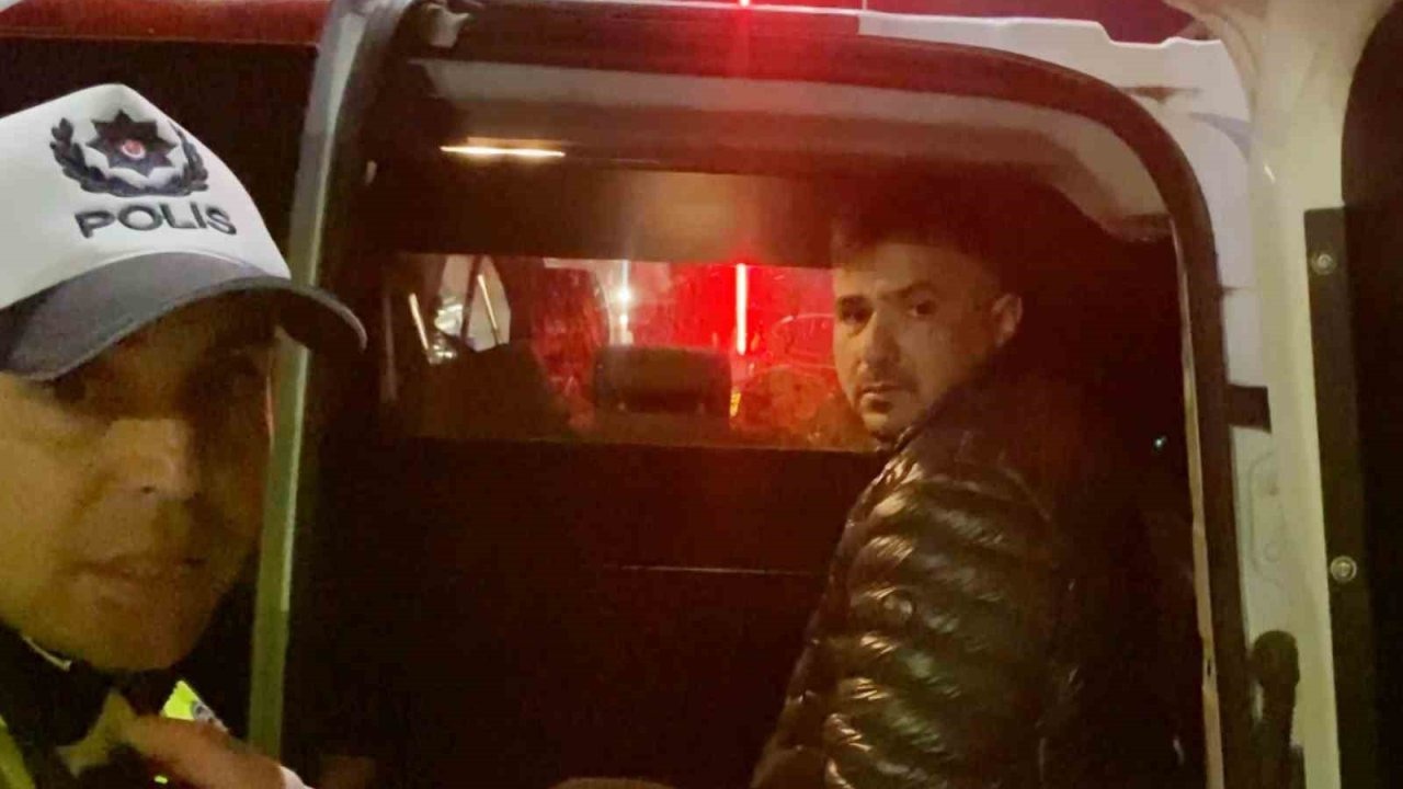 Alkollü sürücü emniyet müdürünün bulunduğu makam aracına çarptı