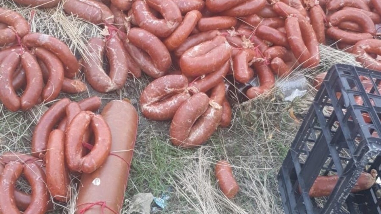 Ankara’da yüzlerce kilo et ürünü boş araziye atıldı