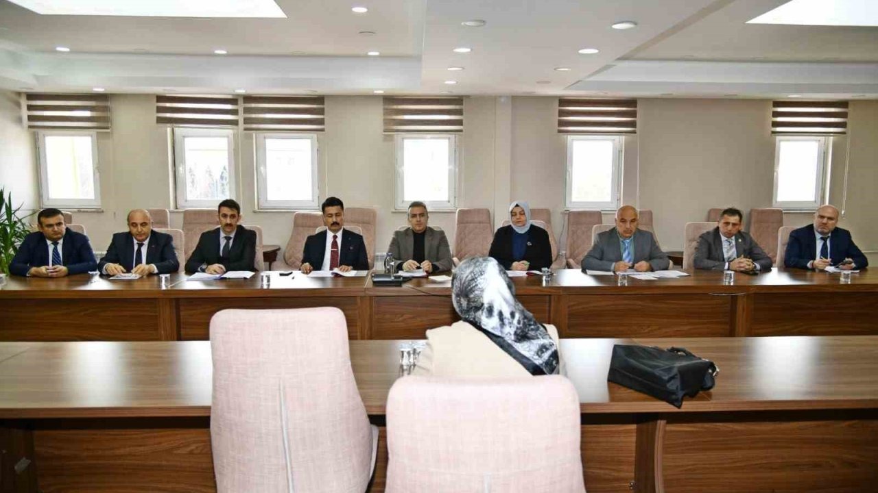 Ardahan Valisi Hayrettin Çiçek Vatandaşlarla Buluştu: "Devlet Her Zaman Halkın Yanında"