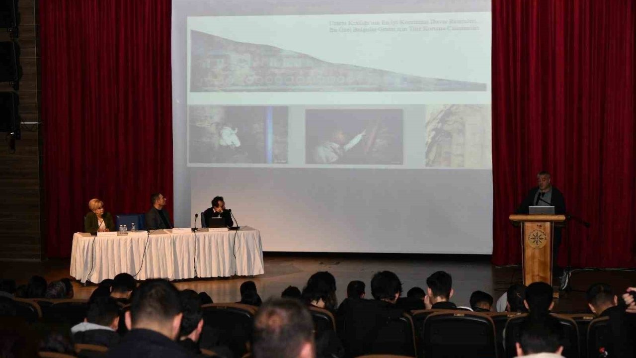 Ardahan’da Arkeoloji Paneli: Vali Çiçek’ten Kazı Merkezi Müjdesi