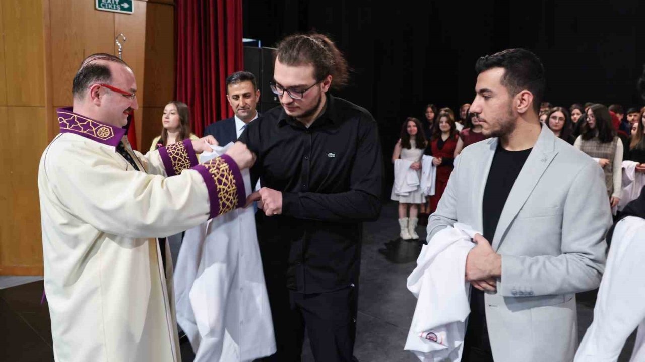 Atatürk Üniversitesinde Tıp Öğrencilerinin Beyaz Gururu