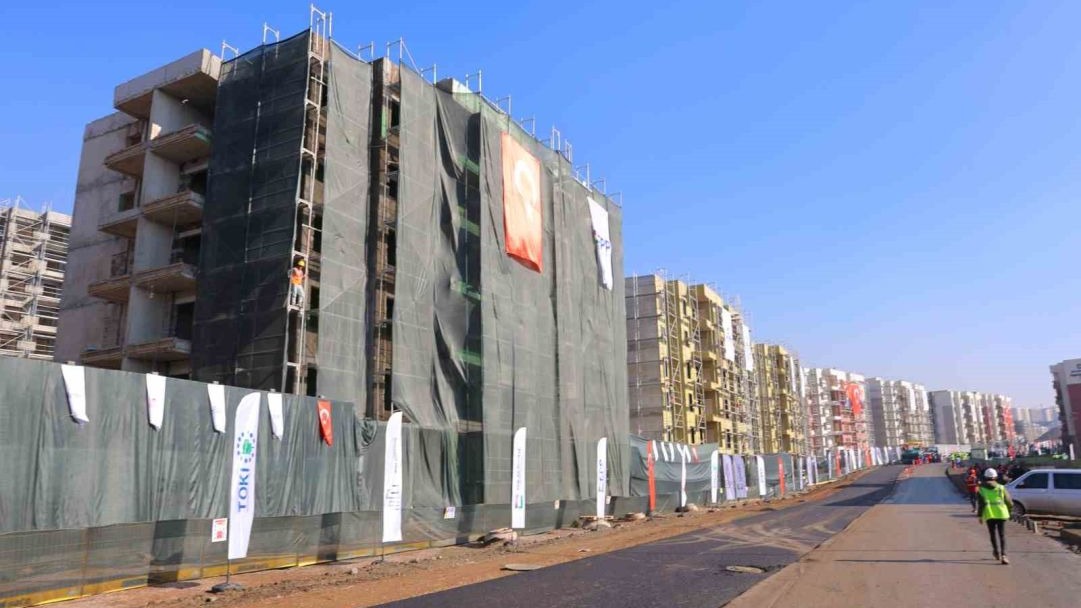 Bakan Kurum: &quot;Son tuğlalarımızı koyuyor, son çivilerimizi çakıyoruz&quot;