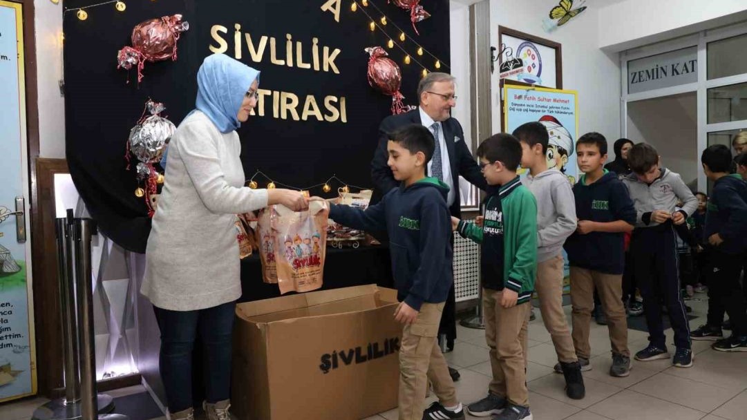 Başkan Altay 31 ilçedeki 220 bin çocuğa şivlilik mutluluğu yaşattı