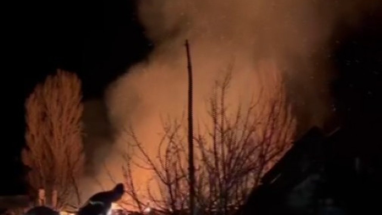 Çankırı’da köyde çıkan yangında iki ev küle döndü