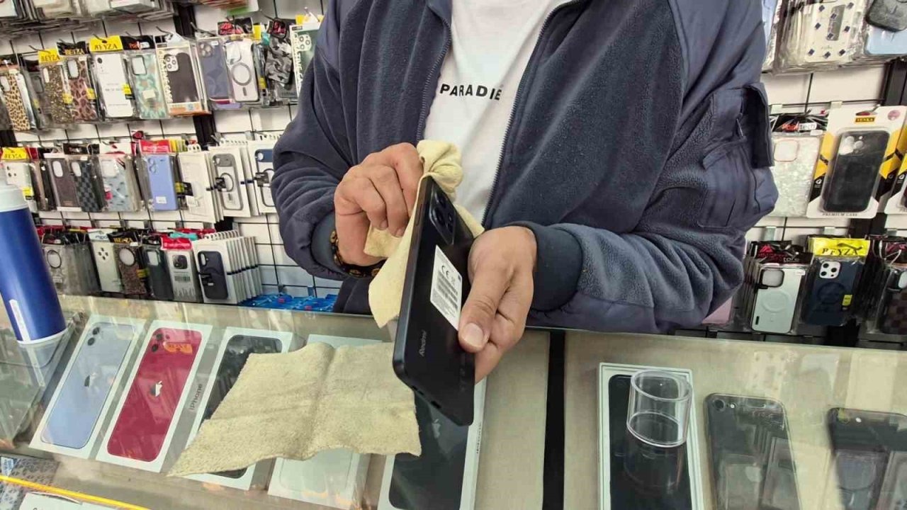 Cep Telefonları Mikrop Yuvası: Uzmanlar Acil Hijyen Uyarısı Yaptı