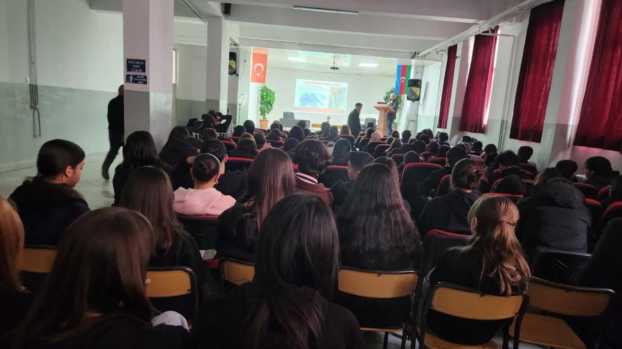 "Çevreyi Koru, Geleceği Kurtar!" Iğdır'da Lise ve Üniversite El Ele Verdi