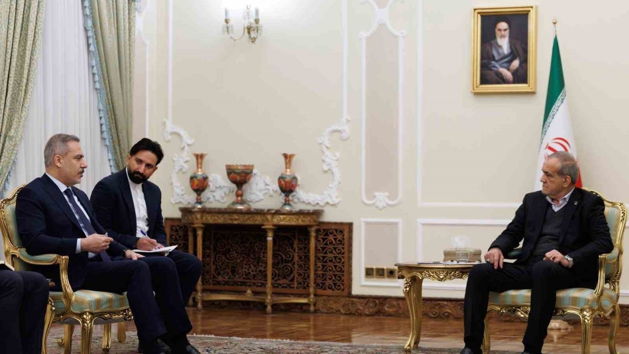 Dışişleri Bakanı Hakan Fidan, İran Cumhurbaşkanı Pezeşkiyan ile Görüştü: &quot;İç İhtilaflar Değerli Zamanı Boşa Harcatıyor&quot;