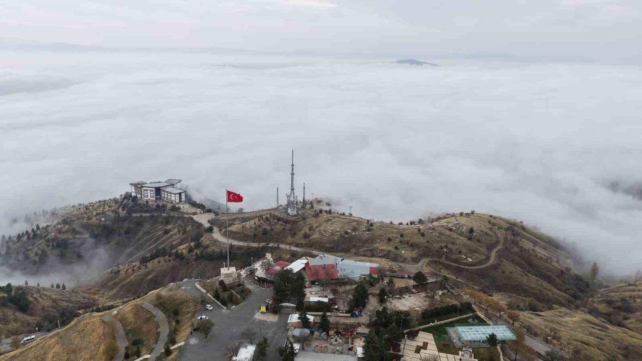 Elazığ Sis Denizinde Kayboldu: Harput&#039;ta Kartpostallık Görüntüler