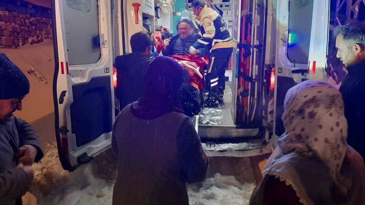 Eleşkirt’te Kar Engeline Rağmen Hayat Kurtarma Operasyonu