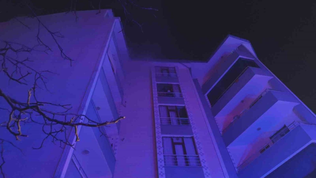 Erciş’te Apartman Yangını: 15 Kişi Dumandan Etkilendi