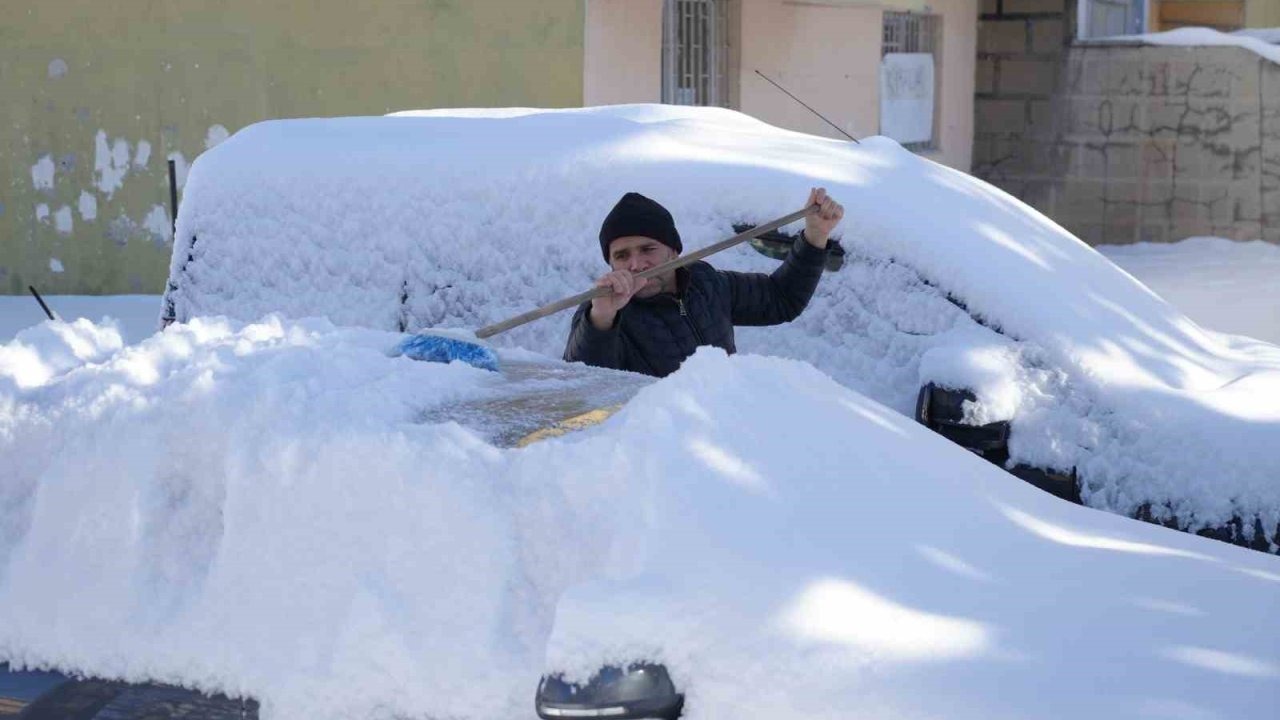 Erzurum Beyaza Büründü: Bin 315 Mahalle Yolu Ulaşıma Kapandı