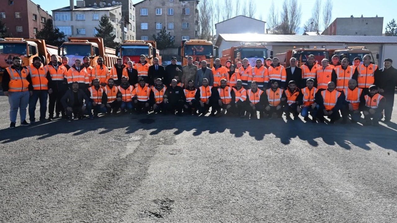 Erzurum’da Karla Mücadele Sezonu Dualarla Açıldı