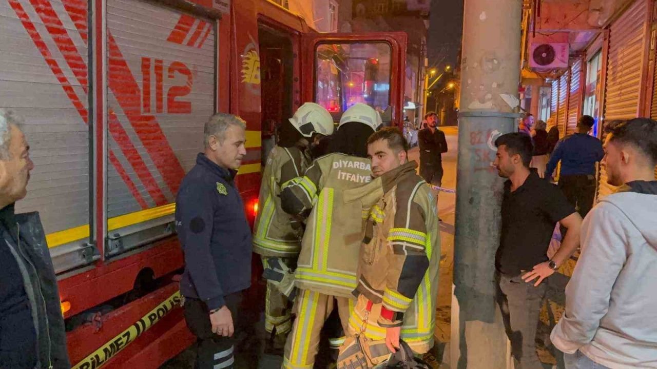 Eşiyle tartıştı, evini ateşe verdi