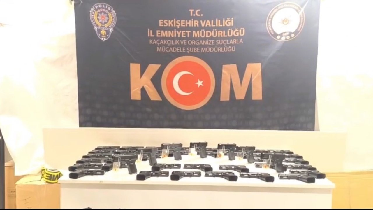 Eskişehir Girişinde Çekici Üstünde Silah Kaçakçılığı Operasyonu