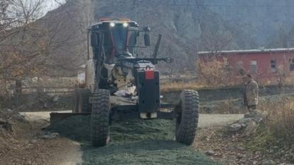 Gaziler’de Yağışlar Nedeniyle Bozulan Yolların Onarımı Sürüyor