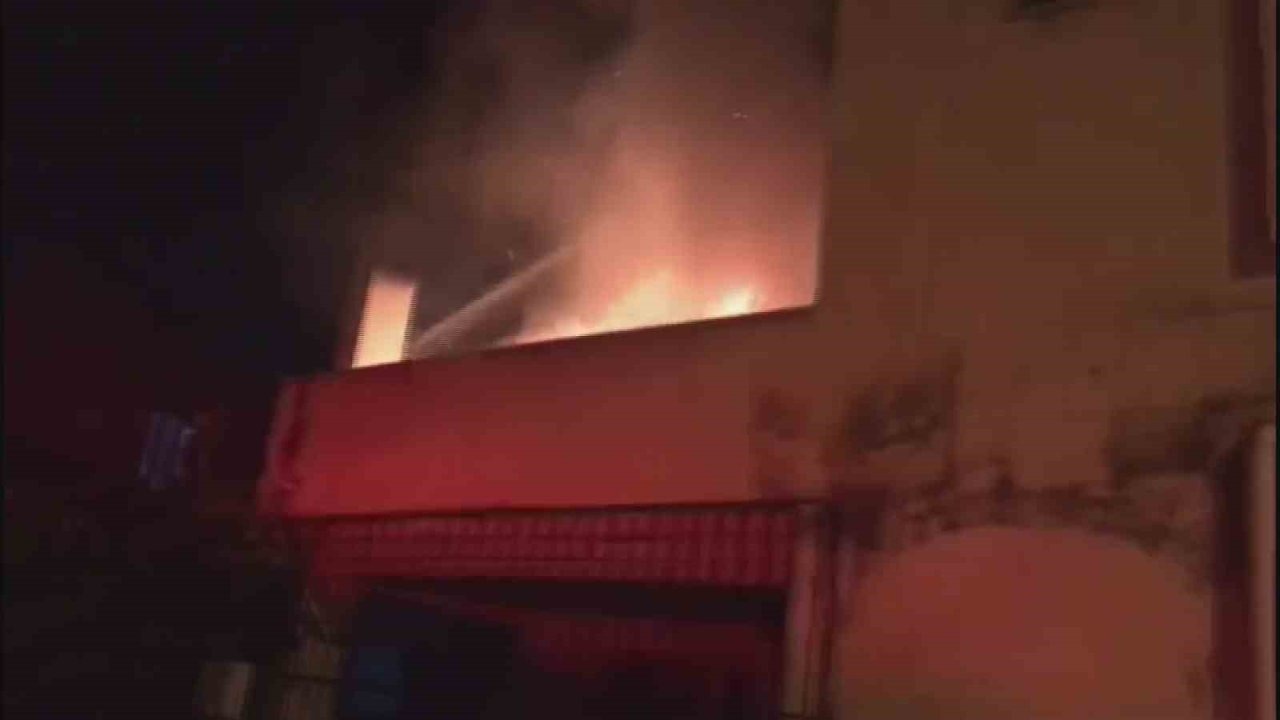 Hatay’da müstakil ev alevlere teslim oldu