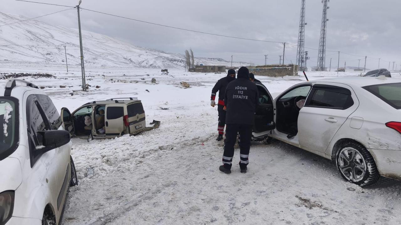 Iğdır–Doğubayazıt Karayolunda Zincirleme Kaza: 3 Yaralı