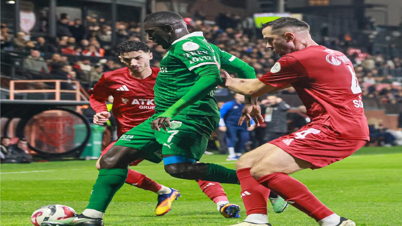 Iğdır FK, Pendikspor’u Liderlikten Etti!