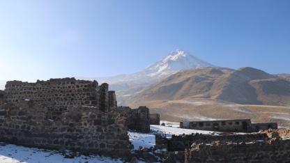 Iğdır Serdar Bulak Yaylası’ndaki Tarihi Kışla İlgi Çekiyor