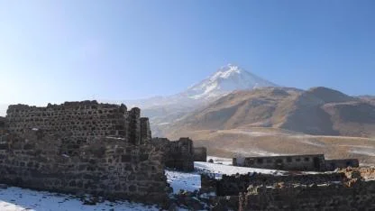 Iğdır Serdar Bulak Yaylası’ndaki Tarihi Kışla İlgi Çekiyor