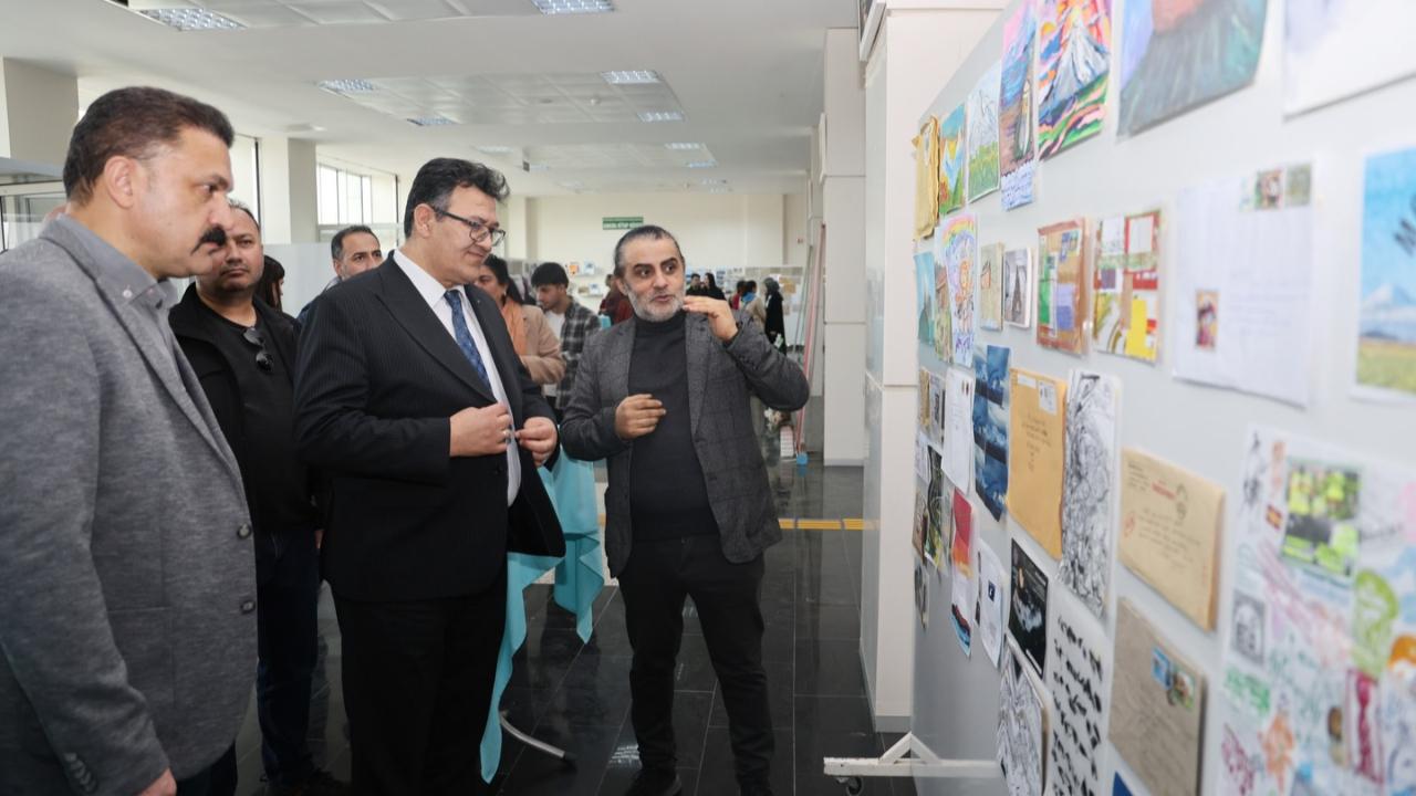 Iğdır Üniversitesi’nde Uluslararası Posta Sanatı Sergisi Açıldı