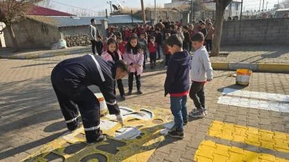 Iğdır’da Geleceğin Şoförleri Sahaya İndi! Minik Eller Yolları Boyadı: "Öncelik Hayatın"